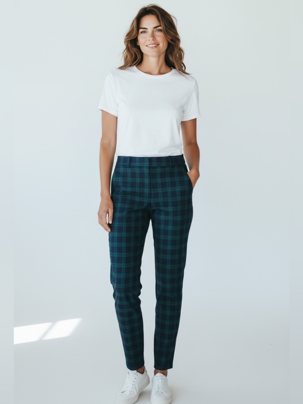 Tommy Hilfiger ladies pant size 8 worn once. Excellent condition. Navy and Green